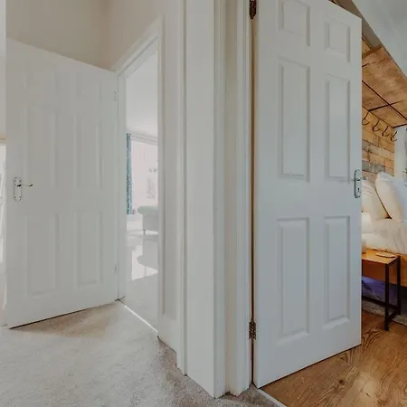 Westbury Collection - The Hideaway *