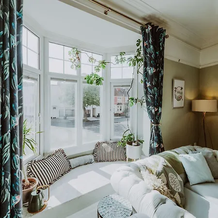 Westbury Collection - The Hideaway *